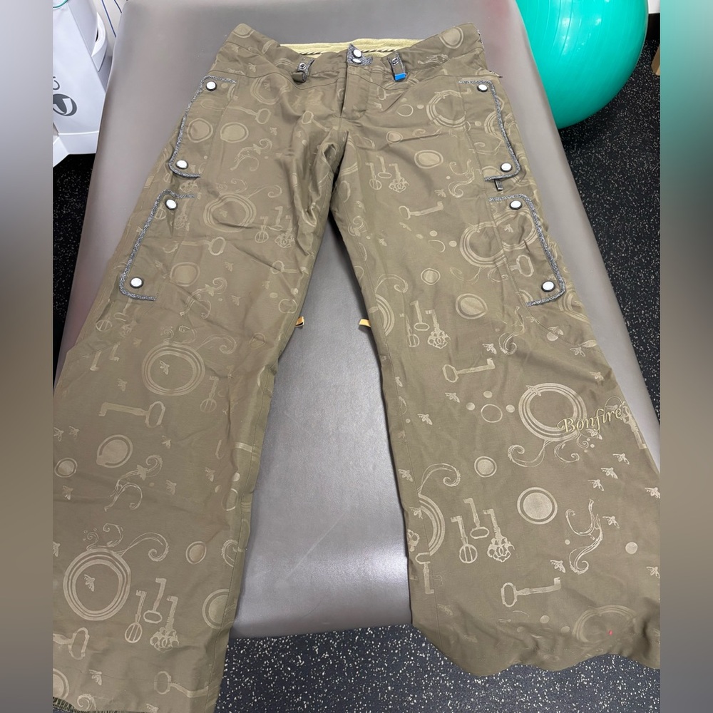 Very Good Used Condition Athleta Women’s Ski/Snowboard Pants Size Medium